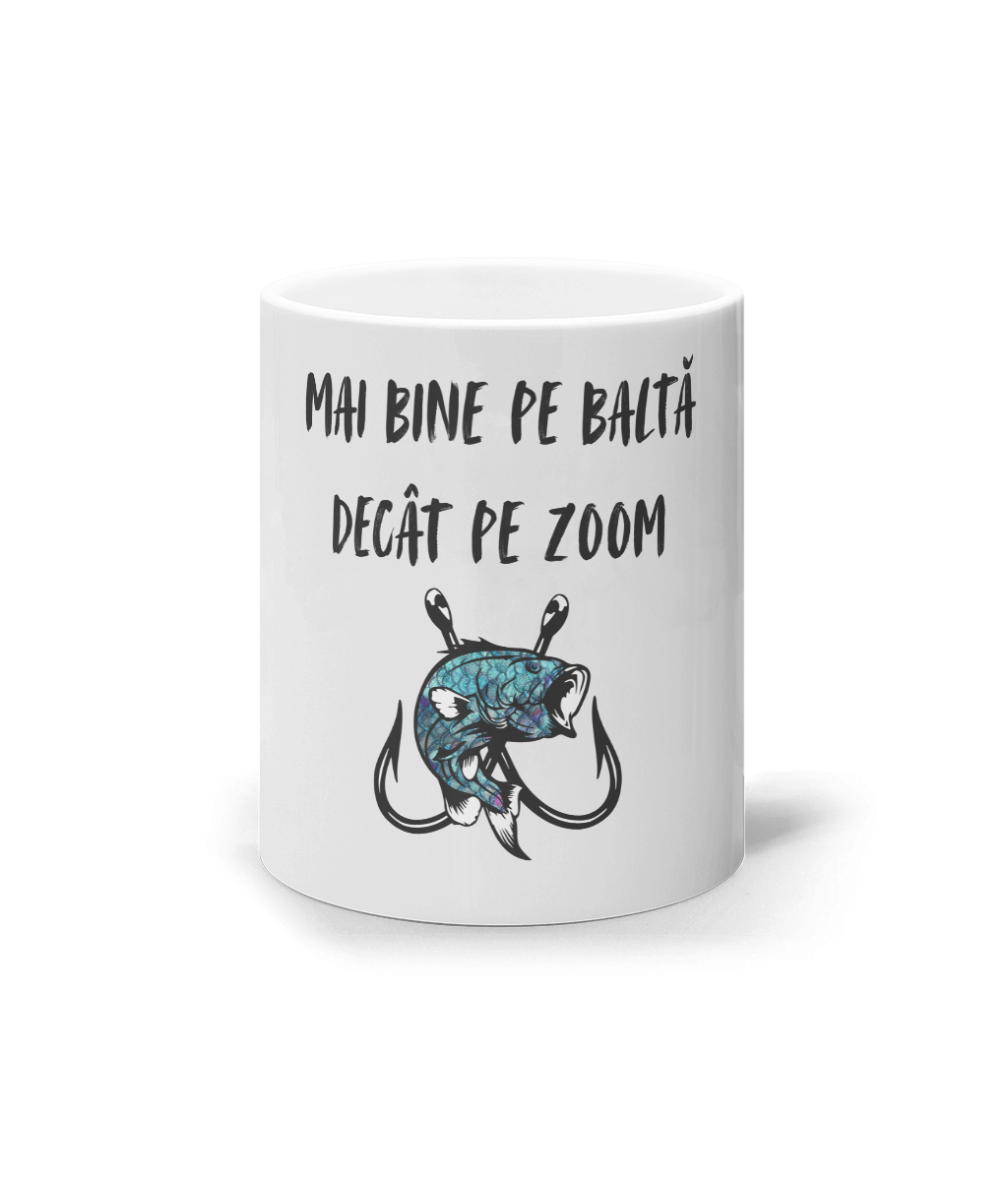 Cana ceramica personalizata amuzant pentru iubitorii de pescuit pasionati pescari amatori cadou Mai bine pe balta decat pe Zoom
